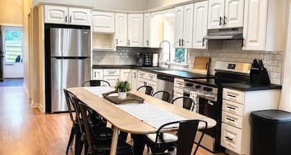 2 Homes on Same Property, Sleeps 13, 5 Bedrooms, 3 Bathrooms, Game Room, A/C