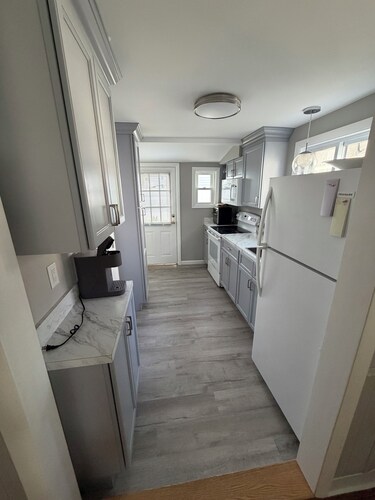 3-bedroom 1st Floor cottage unit 100 yards from beach