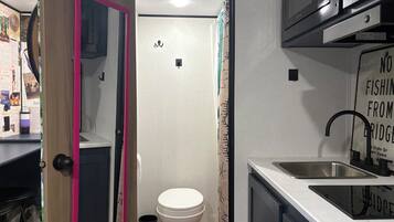 Handtücher, Seife, Toilettenpapier
