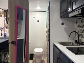 Handtücher, Seife, Toilettenpapier