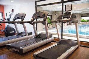A gym with treadmills, a pool, and a view of the outdoors. - City-Centric Room Ideal for Walking to The Obelisk | Rooftop Pool, Pet-Friendly (Buenos Aires)