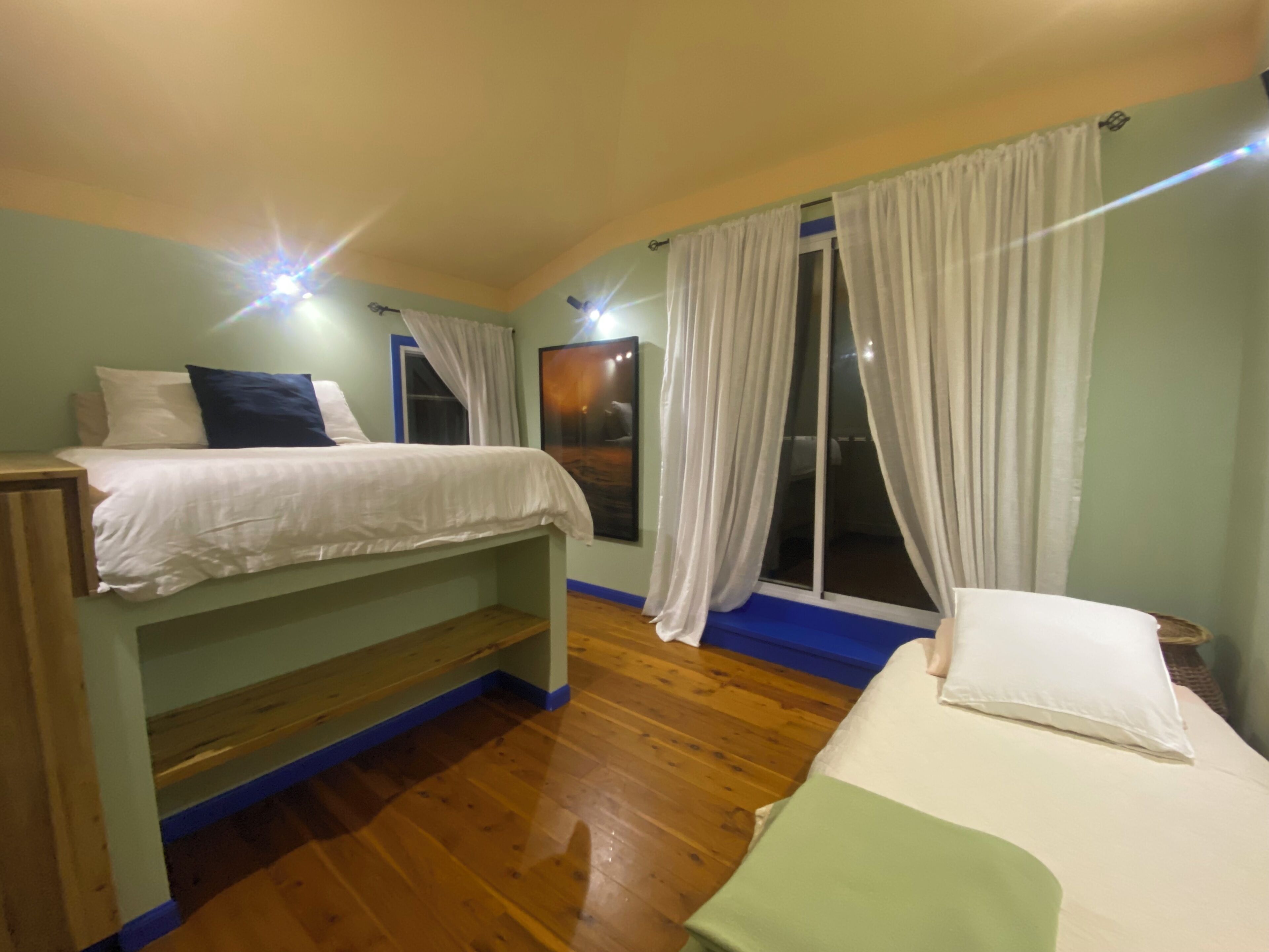 6 chambres, fer et planche à repasser, Wi-Fi, draps fournis