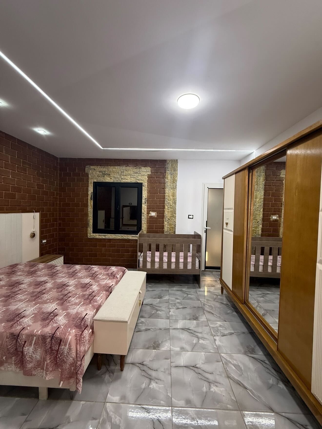 3 bedrooms, internet, bed sheets