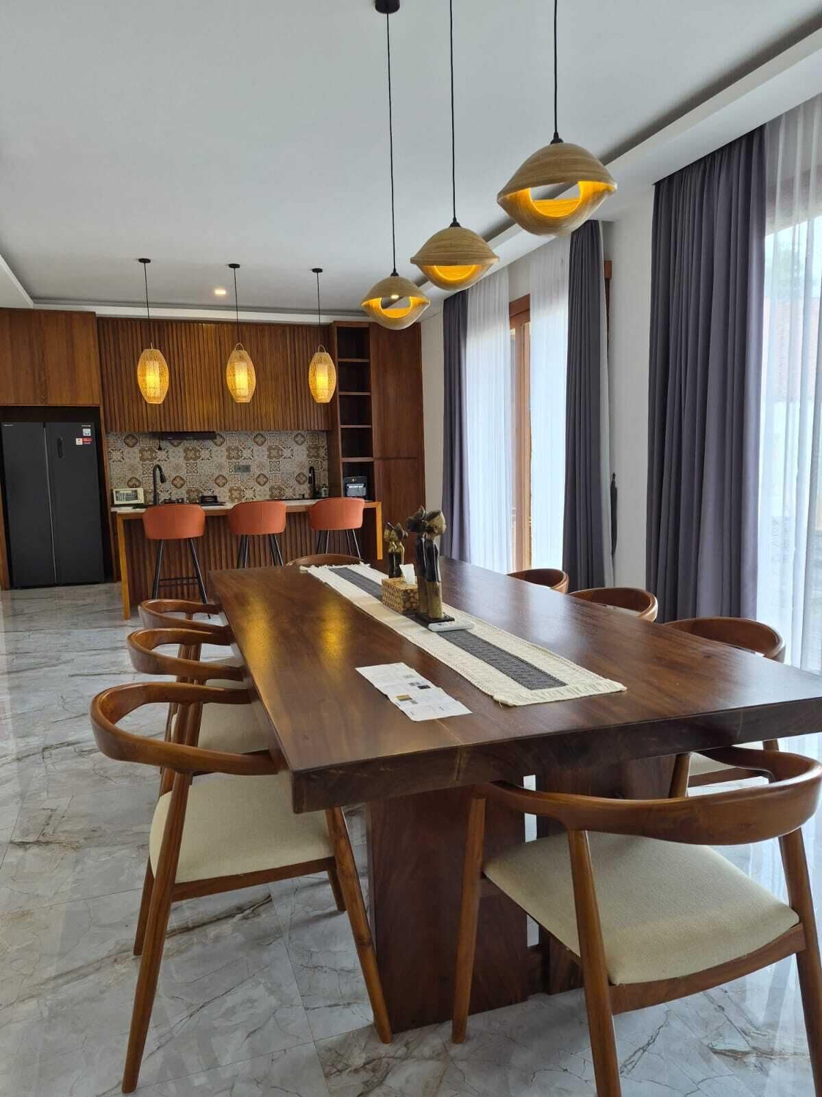 Vila Deluks, balkon, pemandangan laut sebagian | Makan di kamar