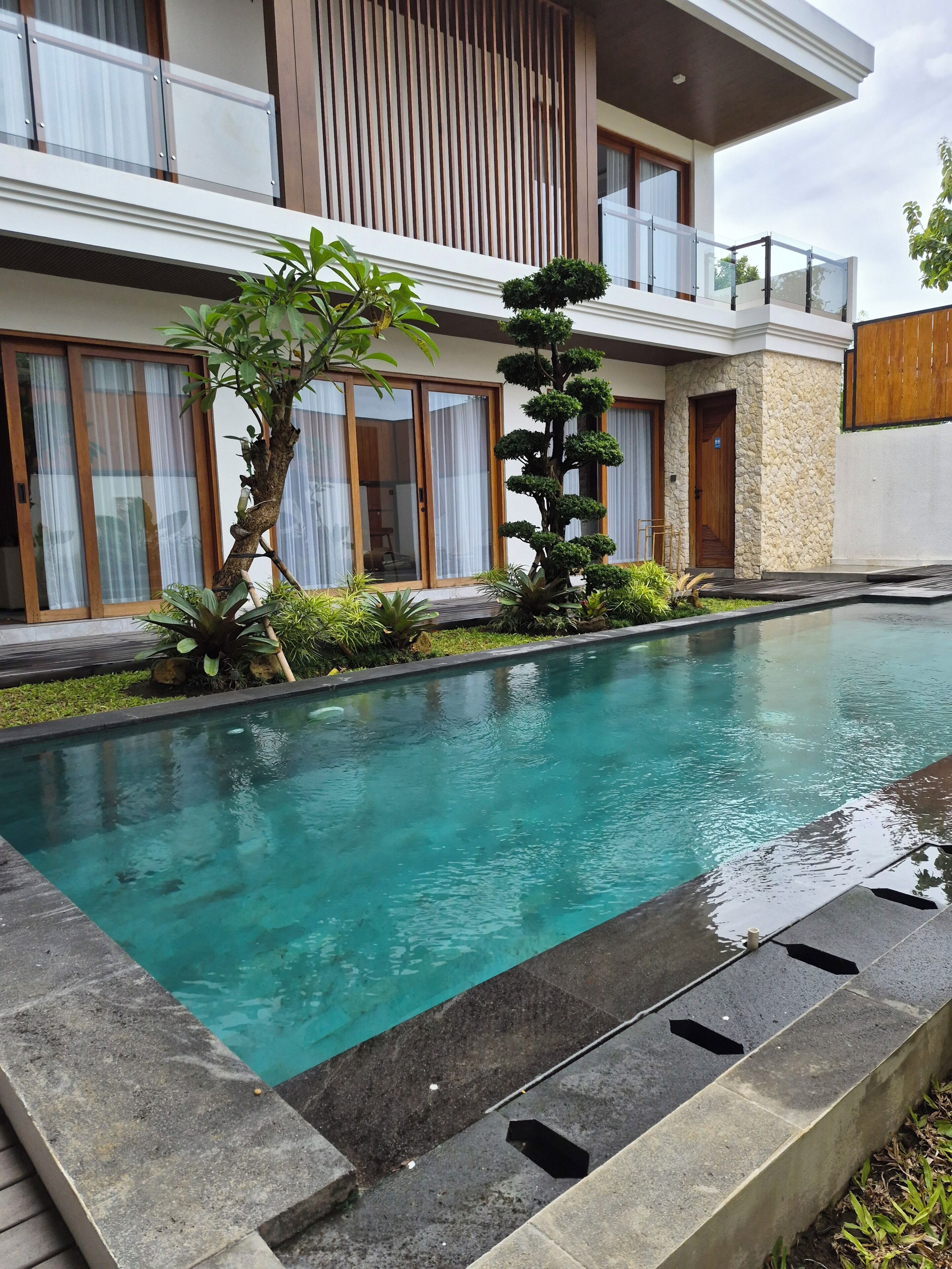 Kolam renang outdoor