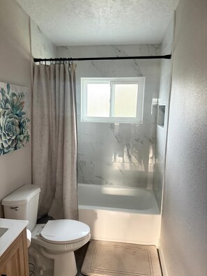 Bathroom - 3-bedroom modern house walk in distance to the beautiful Cocoa Beach (Cocoa Beach)