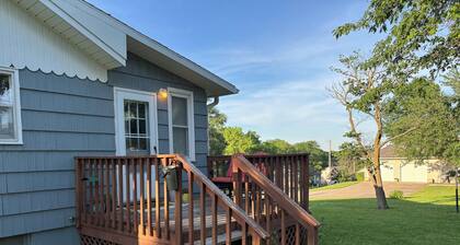 Cozy 2-bedroom house in tranquil Excelsior Springs with AC
