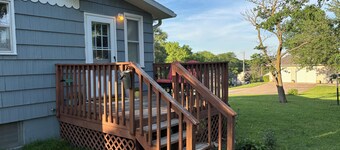Cozy 2-bedroom house in tranquil Excelsior Springs with AC