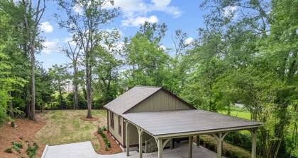 College St. Cottage | 1/1, Washer/Dryer, Walk to Downtown