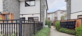 Entire Modern Classic Townhouse 2BR 2Bath Up to 6