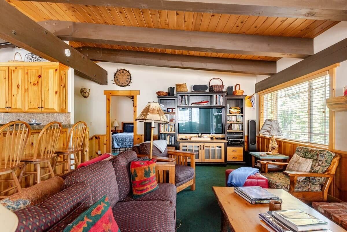 Fernseher, Kamin, DVD-Player, Stereoanlage