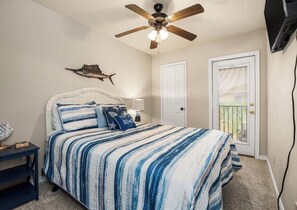 Room - Coastal three-bedroom condo near the beach, pool and park (Corpus Christi)