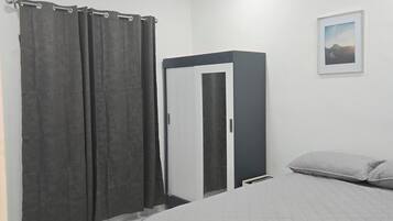 Iron/ironing board, WiFi, bed sheets