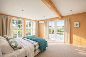 2 bedrooms, iron/ironing board, WiFi, bed sheets - The Shearerton -Country Escape with Outdoor Hot Tub and Super King Bed (Aorangi)
