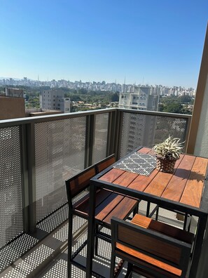 Outdoor dining - Novíssimo Studio Duplex no Ibirapuera.
Predio com piscina, academia e sauna (São Paulo)