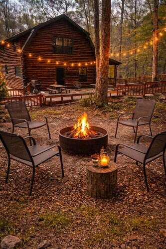 Cozy 3-bedroom cabin in charming Fairburn with AC