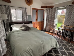 Room - Terrific 1-bedroom stylish bungalow in Seattle perfect for your getaway (Seattle)