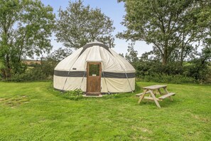 Unclassified image, 2 of 25, button - Yurt Sleeps 2 - Bbq & Fire Pit - Dogs Welcome (Bodmin)