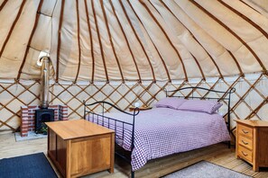 Unclassified image, 3 of 25, button - Yurt Sleeps 2 - Bbq & Fire Pit - Dogs Welcome (Bodmin)