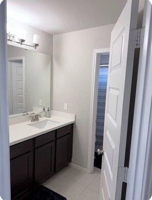 Bathroom - Enjoyable 2-bedroom house with AC in charming Angleton (Angleton)