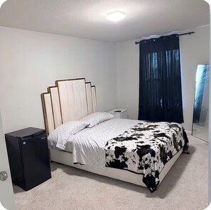 Room - Enjoyable 2-bedroom house with AC in charming Angleton (Angleton)