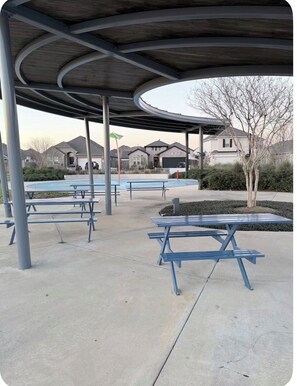 Outdoor dining - Enjoyable 2-bedroom house with AC in charming Angleton (Angleton)