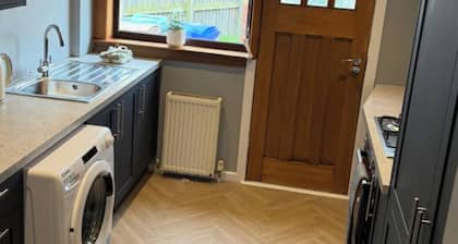 Ayr 2-Bed House, Sleeps 4 with Garden & Parking