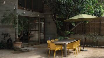 Luxury Bungalow, Garden View | Outdoor dining