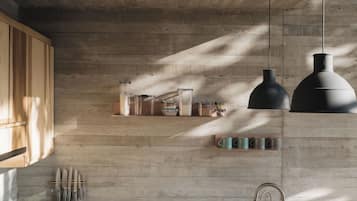 Bungalow de lujo, vista al jardín | Cocina privada | Cafetera de espresso y tetera eléctrica