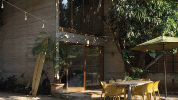 Luxury Bungalow, Garden View | Outdoor dining
