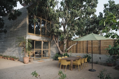 Casa Nu La Saladita surf point