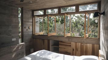 Luxury Bungalow, Garden View | In-room safe, laptop workspace, WiFi (free)
