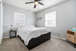 3 bedrooms, iron/ironing board, free WiFi, bed sheets - Beautiful 3-bedroom house (Dayton)