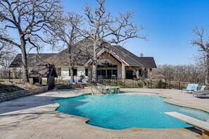 A house with a swimming pool, a fenced yard, and a large tree. - Post Oak Estate - Pool, Barn, 2 Guest Homes, 16 Ac (Cleburne)