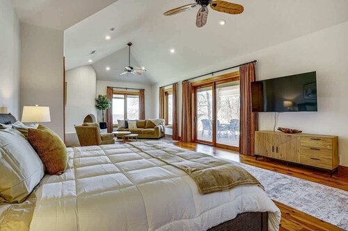 Post Oak Estate - Pool, Barn, 2 Guest Homes, 16 Ac
