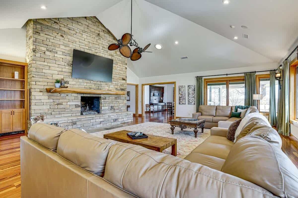 TV, fireplace, offices