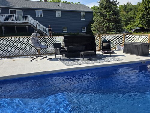 Perfect 3-bedroom house with heated pool in charming Kennebunk