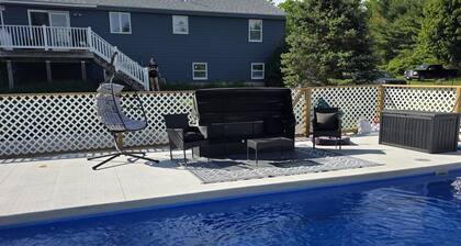 Perfect 3-bedroom house with heated pool in charming Kennebunk