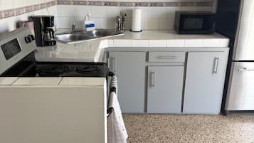 Fridge, microwave, oven, coffee/tea maker
