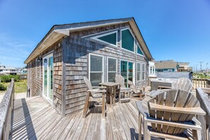 Outdoor dining - New Listing:  Ocean views & ocean breeze, vacation @ Our Island In The Sun (Kitty Hawk)