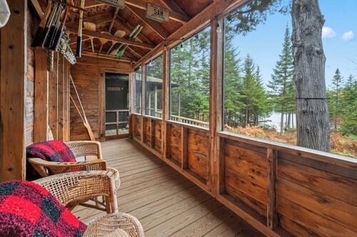 Sleepy Hollow | Private Waterfront on Loon Lake | Pet friendly