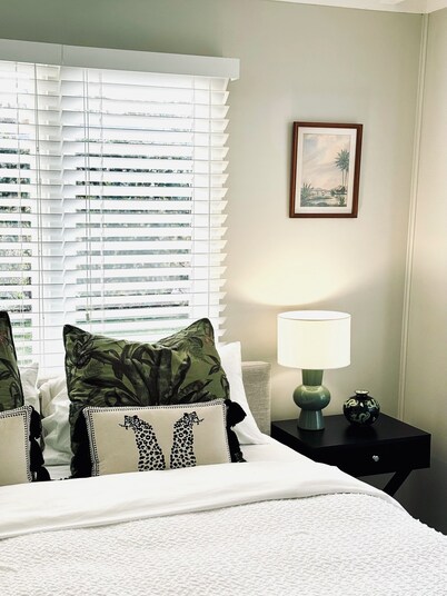 Boutique farm-stay in The Southern Highlands with pool. Family + pet friendly.