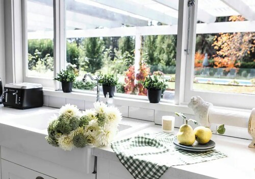 Boutique farm-stay in The Southern Highlands with pool. Family + pet friendly.