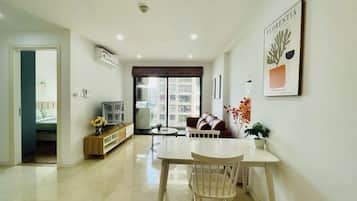 Luxury Single Room, Balcony, City View | Interior