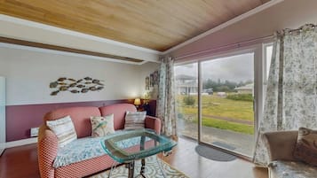 TV, fireplace, DVD player, ping pong