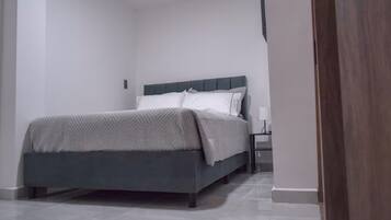 2 habitaciones, tabla de planchar con plancha, wifi y ropa de cama