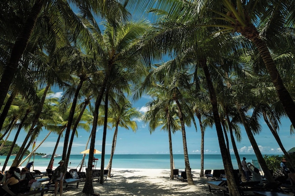 Beach nearby, white sand, free beach shuttle, sun loungers