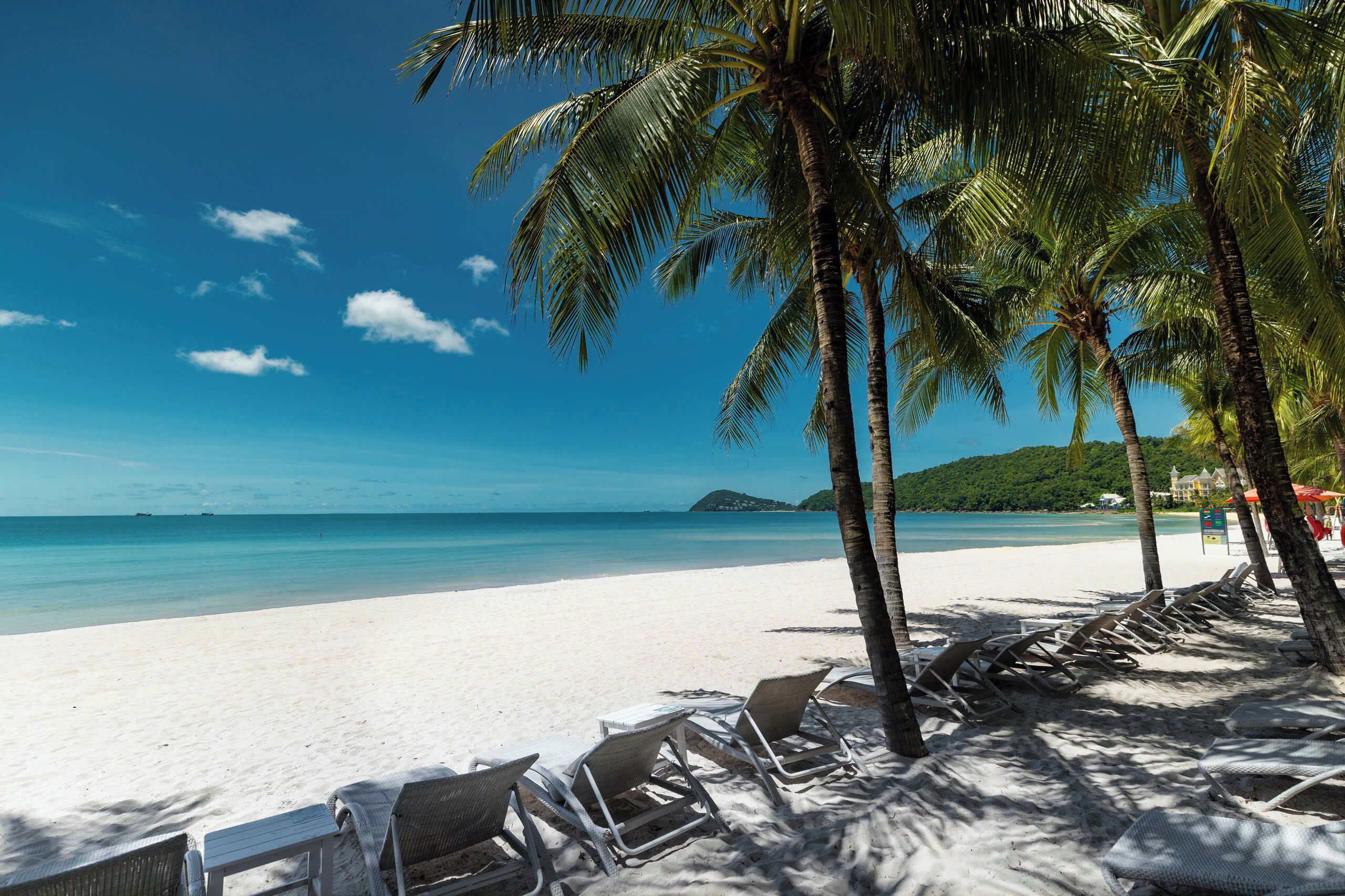 Beach nearby, white sand, free beach shuttle, sun-loungers