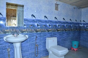Deluxe Double Room | Bathroom | Shower - Oasis Camp Sam (Sam)