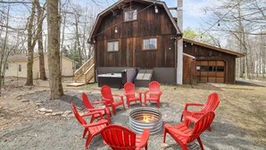 Terrace/patio - Mtn Retreat |Hot tub |Firepit |Theatre& Game Rooms (Tobyhanna)